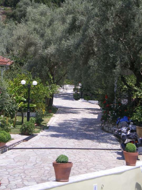 Ilios Hotel & Villas Geni  Экстерьер фото